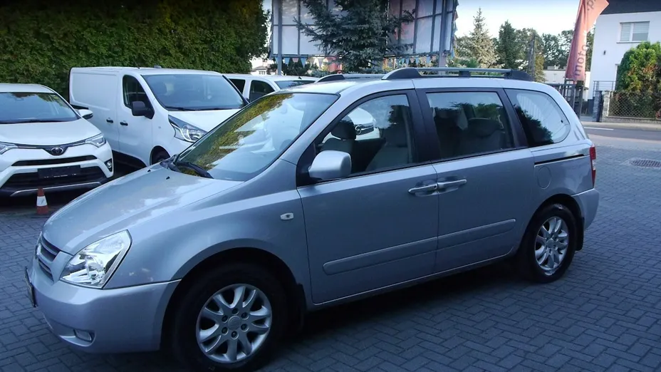 KIA Carnival -