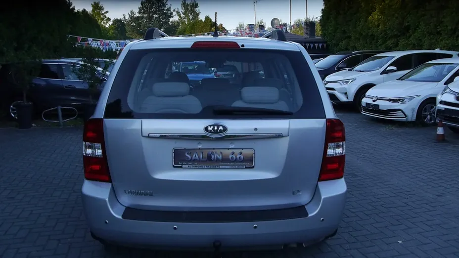 KIA Carnival -