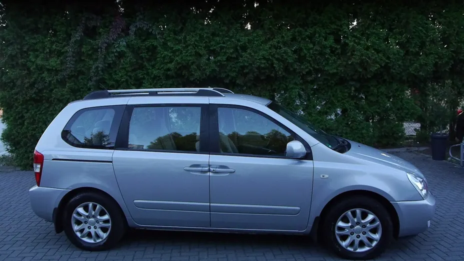 KIA Carnival -