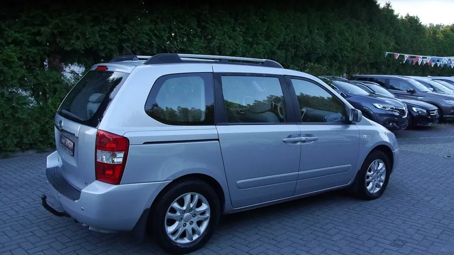 KIA Carnival -