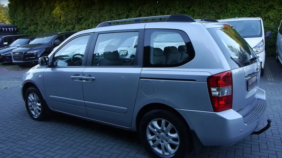 KIA Carnival -