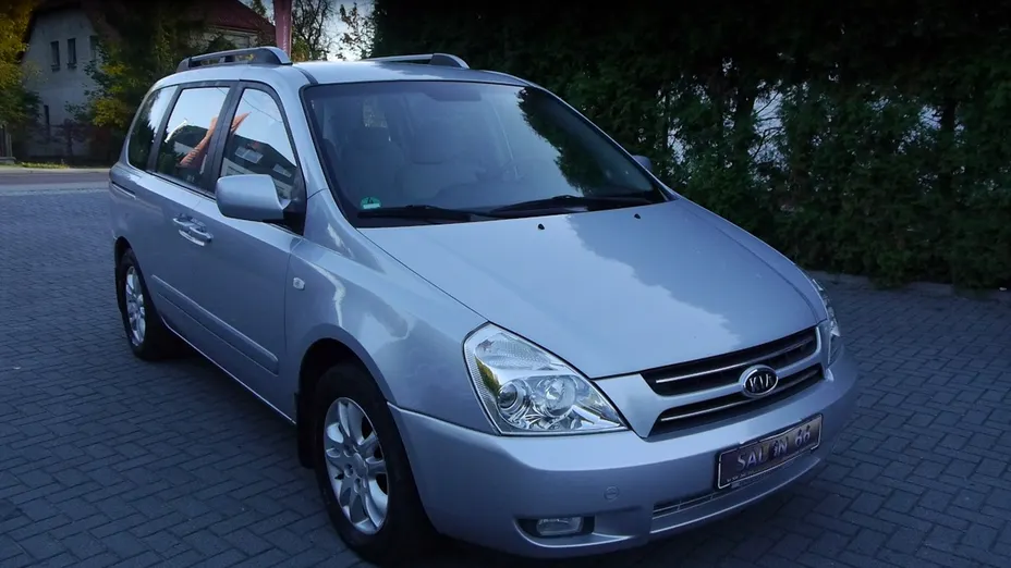 KIA Carnival -