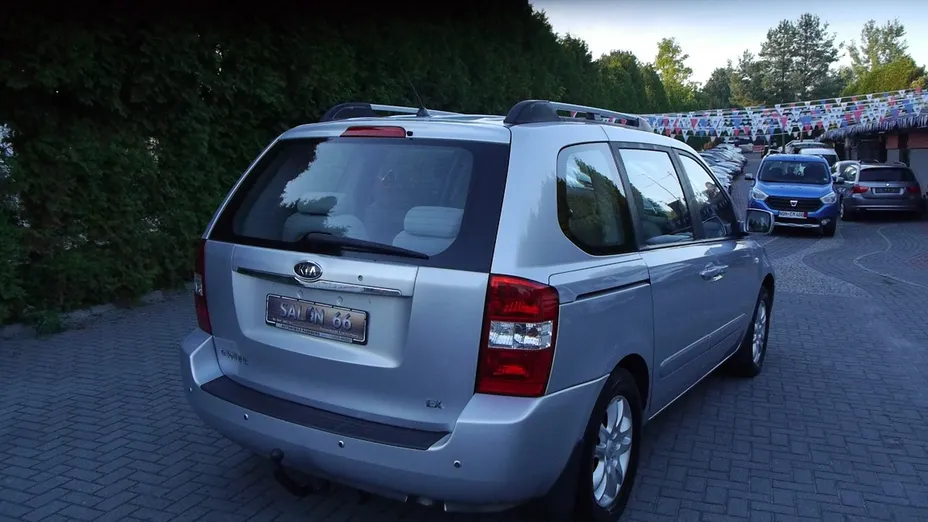 KIA Carnival -