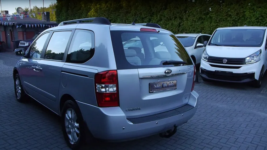 KIA Carnival -