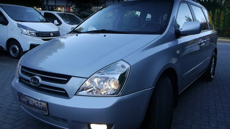 KIA Carnival -