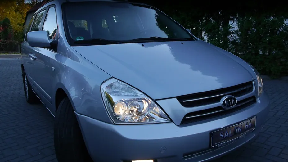 KIA Carnival -