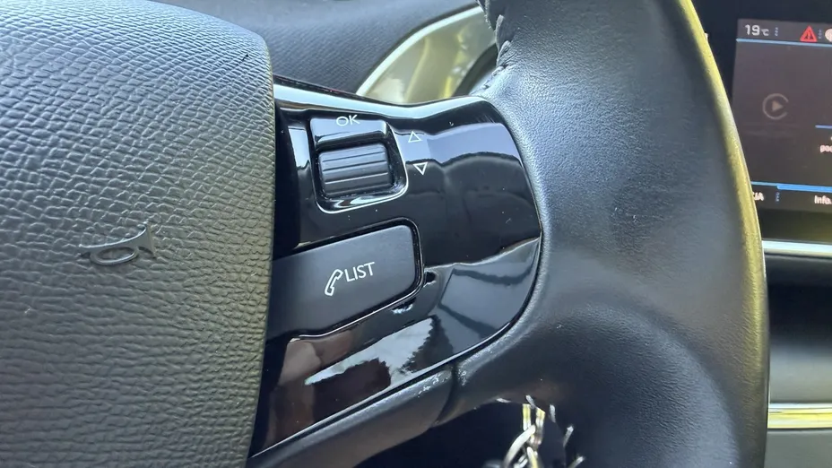 PEUGEOT 308 -