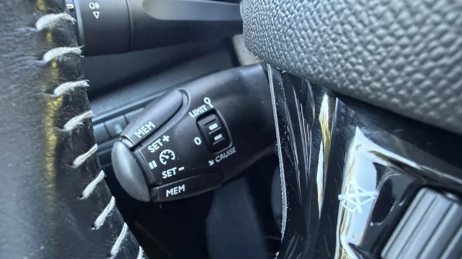 PEUGEOT 308 -