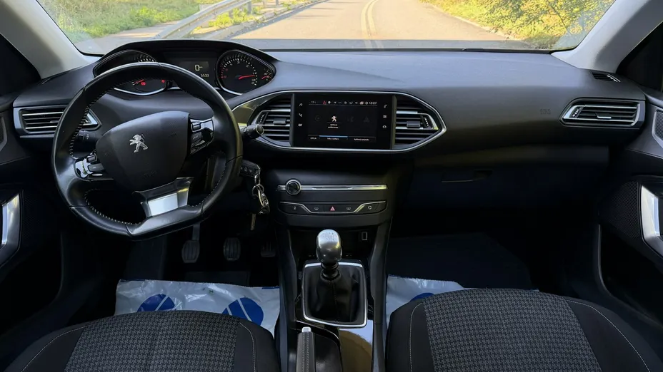 PEUGEOT 308 -