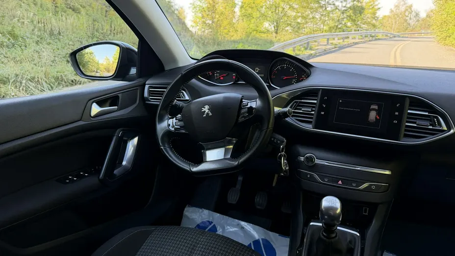 PEUGEOT 308 -