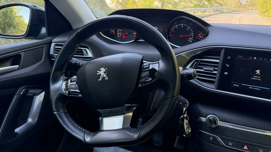 PEUGEOT 308 -