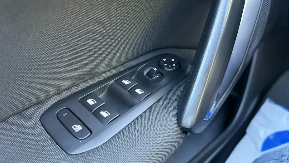 PEUGEOT 308 -