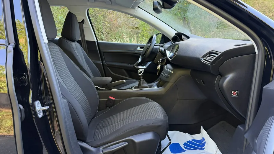 PEUGEOT 308 -