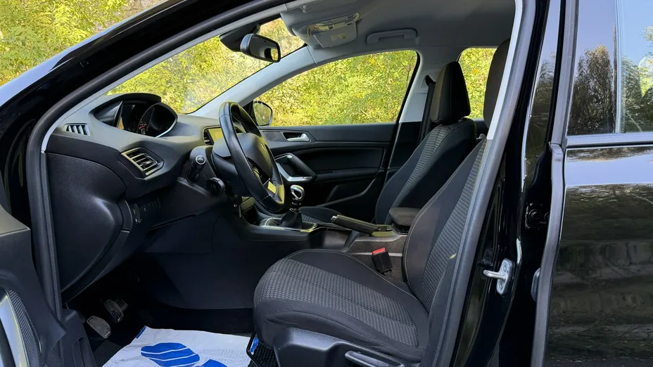 PEUGEOT 308 -