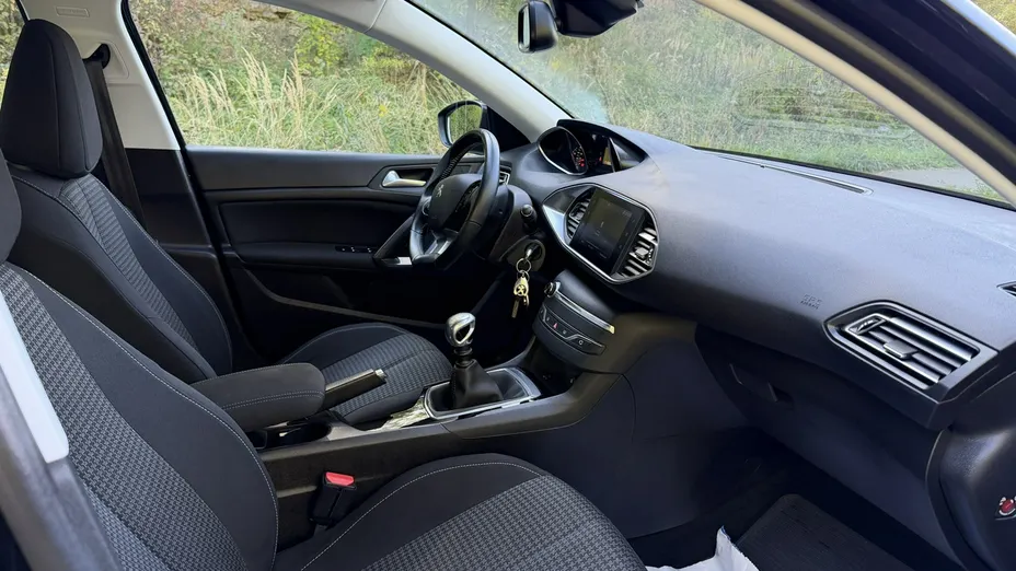 PEUGEOT 308 -