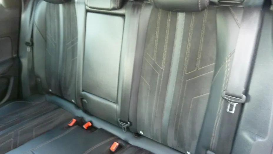 PEUGEOT 3008 -