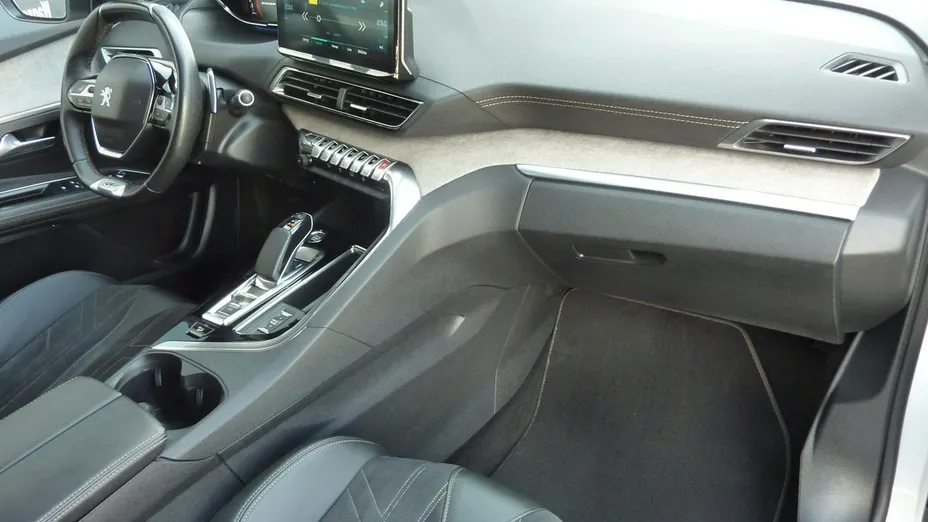 PEUGEOT 3008 -