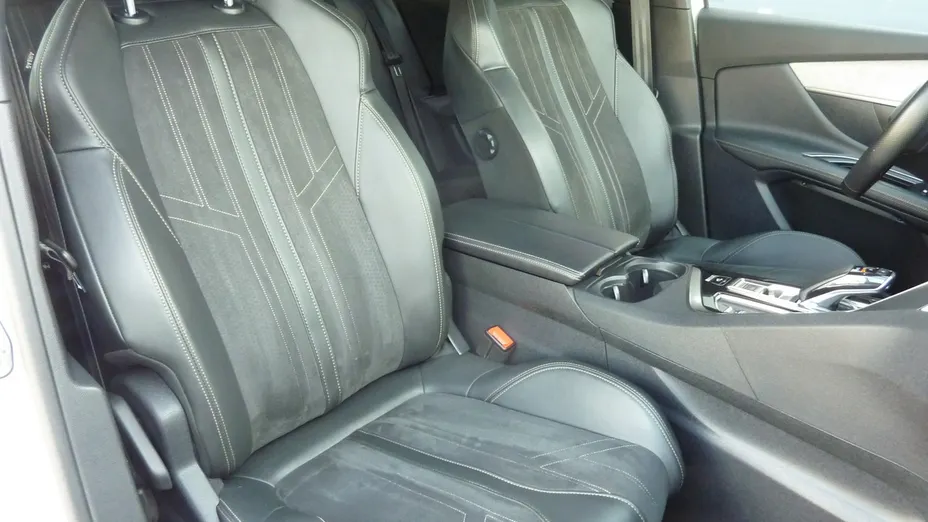 PEUGEOT 3008 -