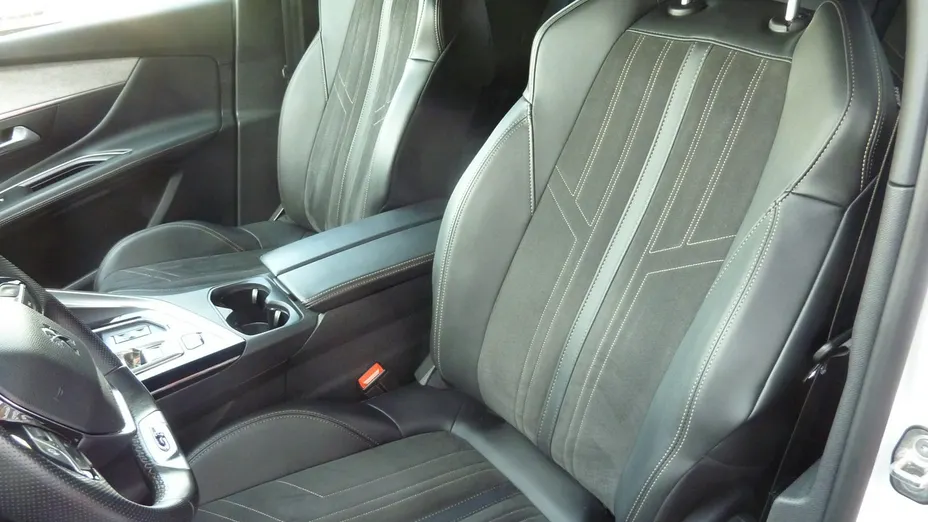 PEUGEOT 3008 -