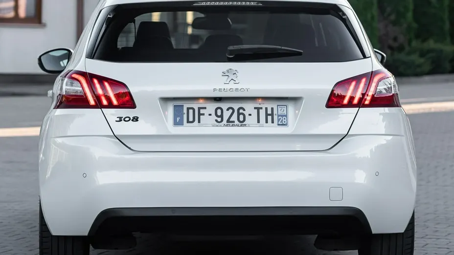 PEUGEOT 308 -