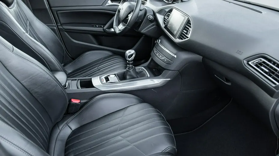 PEUGEOT 308 -