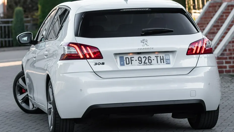 PEUGEOT 308 -