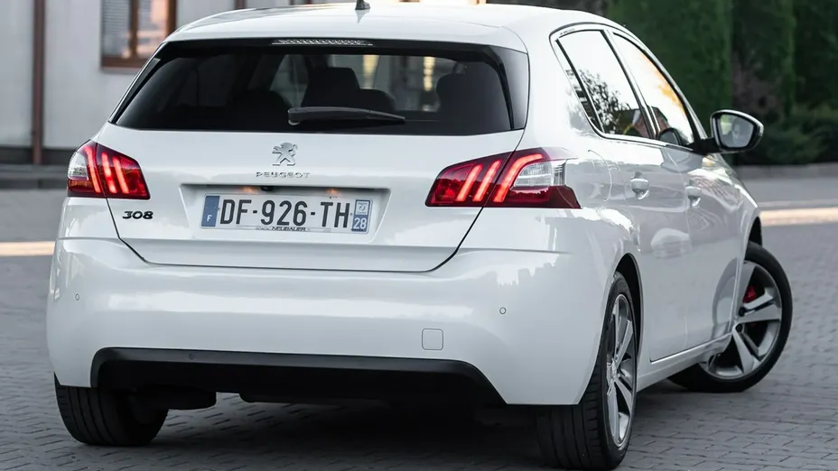 PEUGEOT 308 -