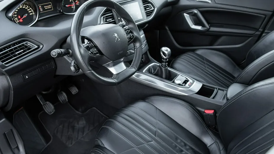PEUGEOT 308 -