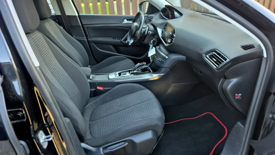 PEUGEOT 308 -