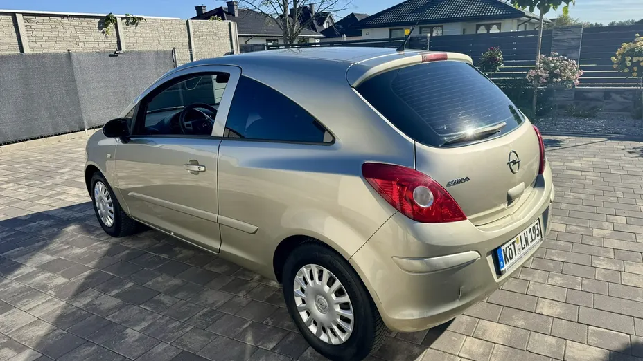 OPEL Corsa -