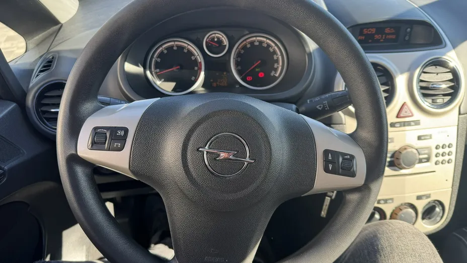 OPEL Corsa -