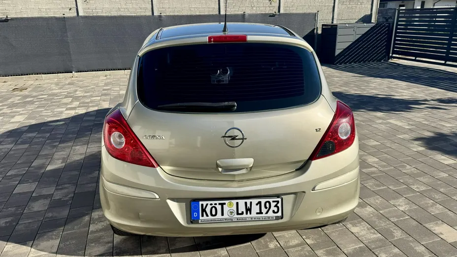 OPEL Corsa -