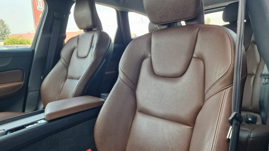 VOLVO XC60 -