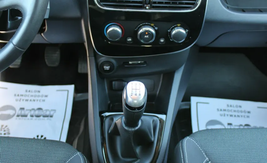 RENAULT Clio -