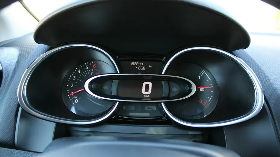 RENAULT Clio -