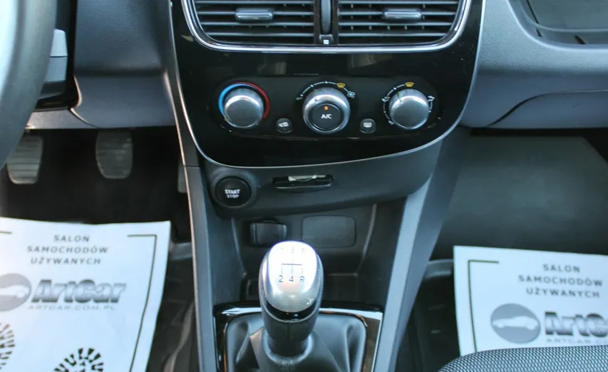 RENAULT Clio -