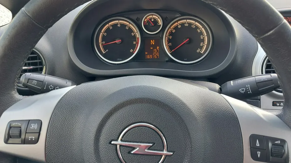 OPEL Corsa -
