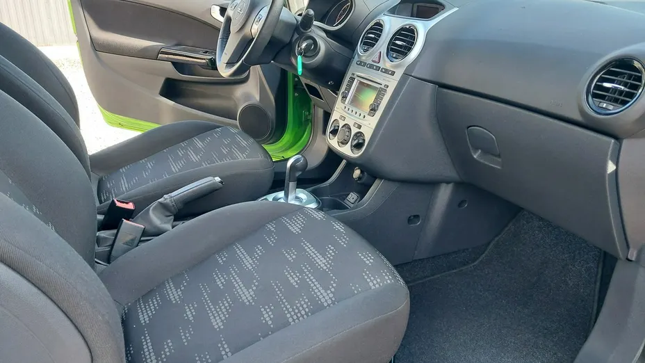 OPEL Corsa -