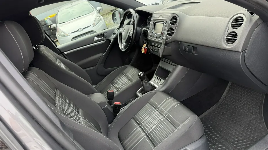 VOLKSWAGEN Tiguan -