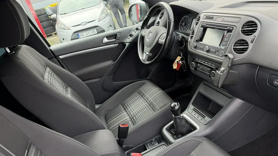 VOLKSWAGEN Tiguan -