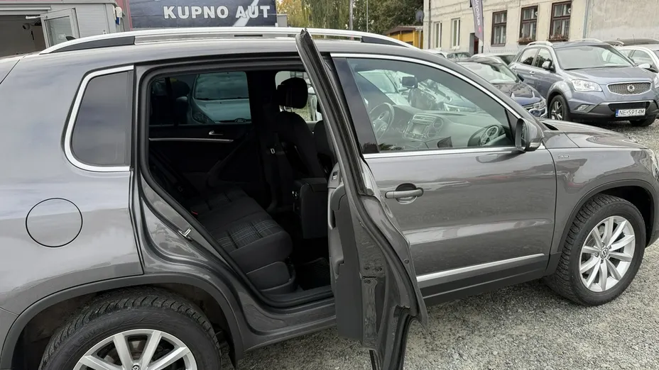 VOLKSWAGEN Tiguan -