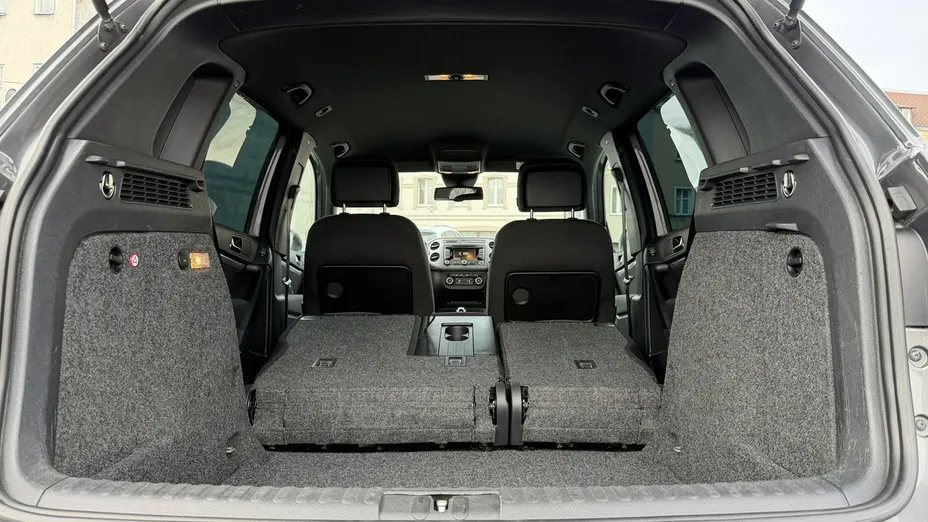 VOLKSWAGEN Tiguan -