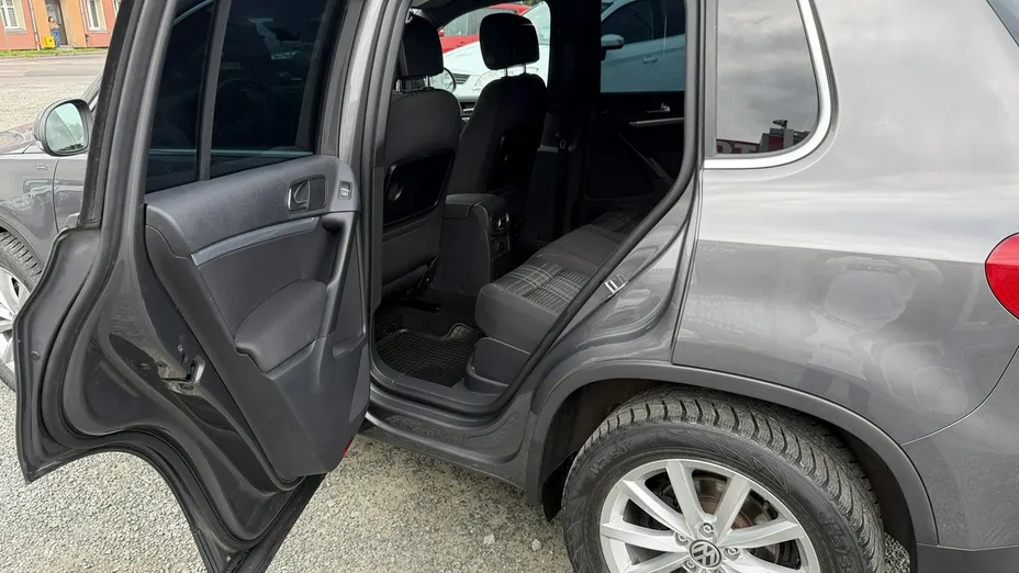 VOLKSWAGEN Tiguan -