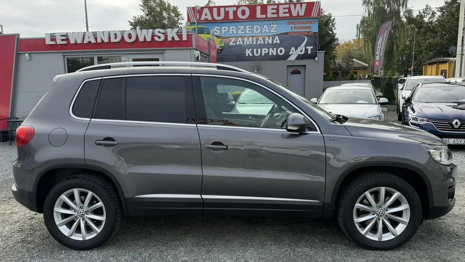 VOLKSWAGEN Tiguan -