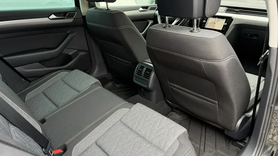 VOLKSWAGEN Passat -
