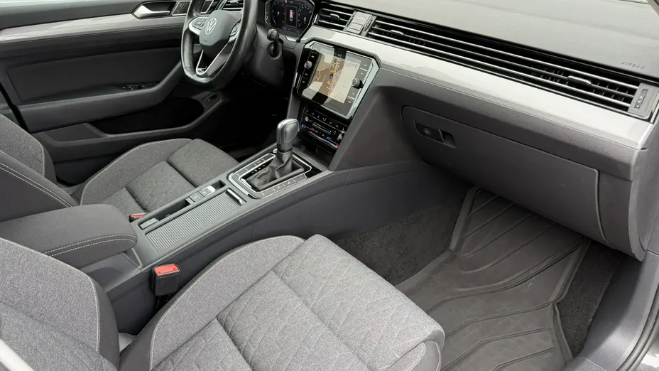 VOLKSWAGEN Passat -