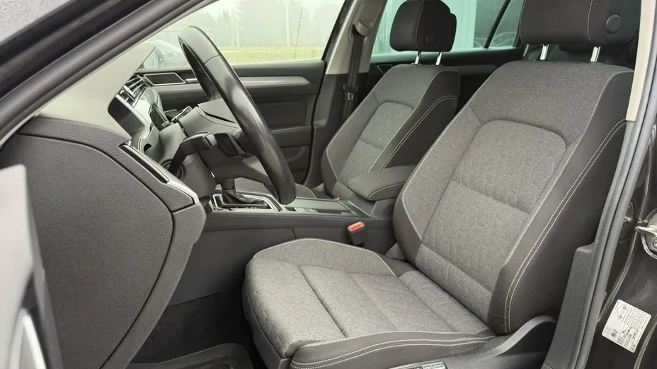 VOLKSWAGEN Passat -