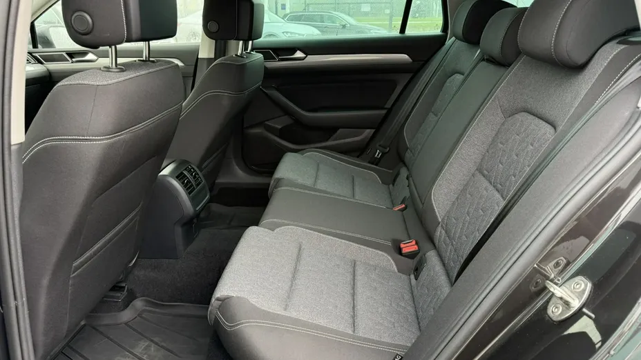 VOLKSWAGEN Passat -
