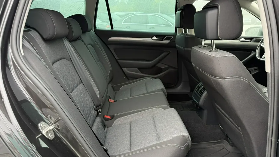 VOLKSWAGEN Passat -