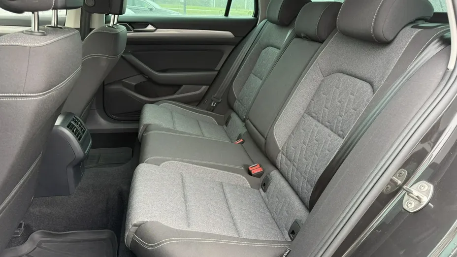 VOLKSWAGEN Passat -